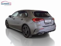 Skats no kreisās puses aizmugurē