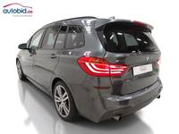 Skats no kreisās puses aizmugurē