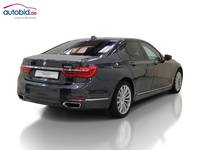 Skats no labās puses aizmugurē