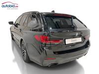 Skats no kreisās puses aizmugurē