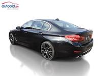 Skats no kreisās puses aizmugurē