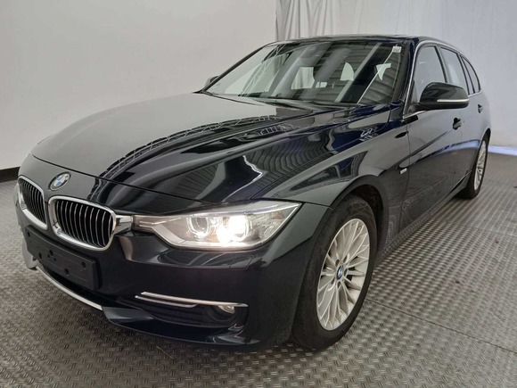 Vaizdas iš priekio kairės