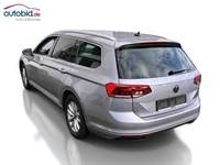 Skats no kreisās puses aizmugurē