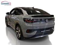 Skats no kreisās puses aizmugurē