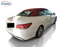 Skats no kreisās puses aizmugurē