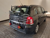 Pogled od pozadi desno