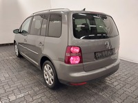 Vaade tagant vasakult