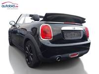 Skats no kreisās puses aizmugurē