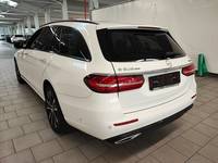 Vaade tagant vasakult