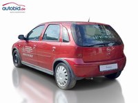 Skats no kreisās puses aizmugurē