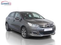 Skats no labās puses priekšā