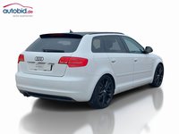 Skats no labās puses aizmugurē