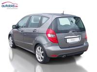 Skats no kreisās puses aizmugurē