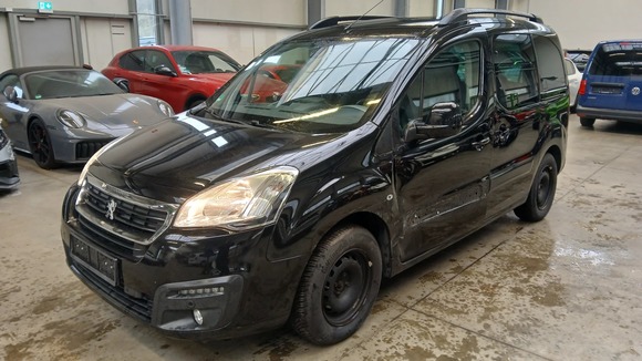 Vue de l’avant gauche