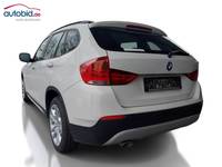 Skats no kreisās puses aizmugurē