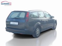 Skats no labās puses aizmugurē