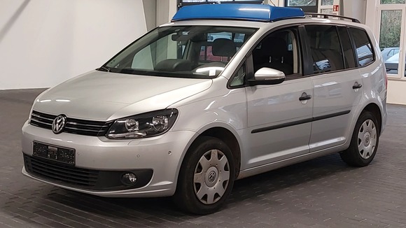 Skats no kreisās puses priekšā