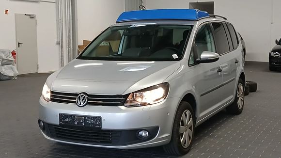 Skats no kreisās puses priekšā