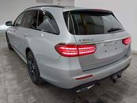 Pogled od pozadi levo