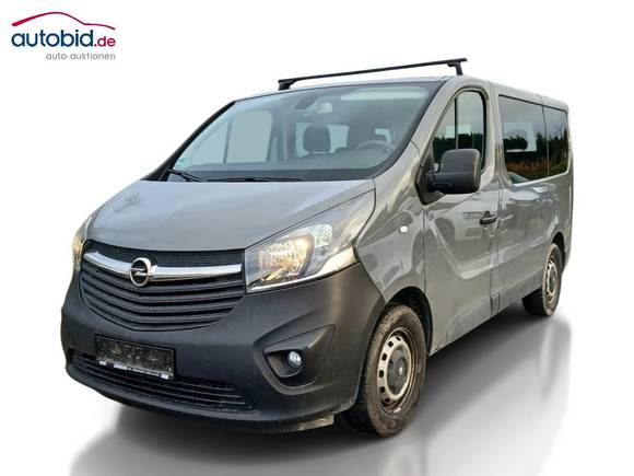 Skats no kreisās puses priekšā