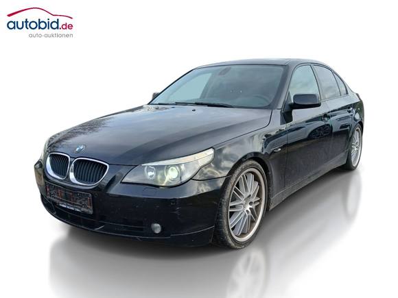 Skats no kreisās puses priekšā