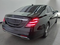 Skats no labās puses aizmugurē