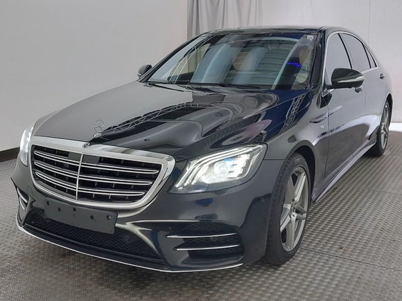 Skats no kreisās puses priekšā