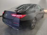 Skats no labās puses aizmugurē