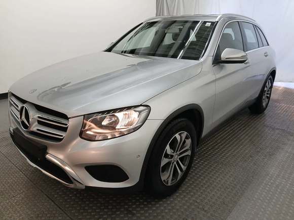 Skats no kreisās puses priekšā