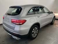 Skats no labās puses aizmugurē