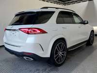 Skats no labās puses aizmugurē