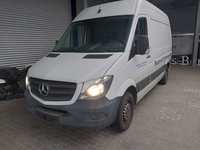 Skats no kreisās puses priekšā