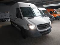 Skats no labās puses priekšā