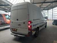 Skats no labās puses aizmugurē