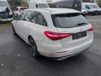 Vaade tagant vasakult