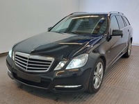 Skats no kreisās puses priekšā