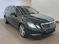 Skats no labās puses priekšā