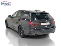 Skats no kreisās puses aizmugurē