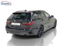 Skats no labās puses aizmugurē