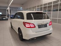 Vaade tagant vasakult