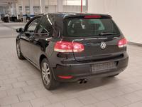 Vaade tagant vasakult