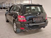 Vaade tagant vasakult