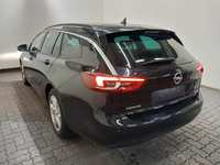 Vaade tagant vasakult