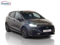 Skats no labās puses priekšā