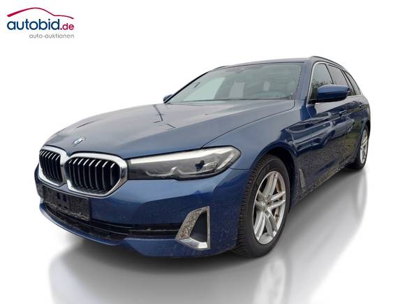 Skats no kreisās puses priekšā