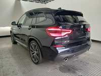 Skats no kreisās puses aizmugurē