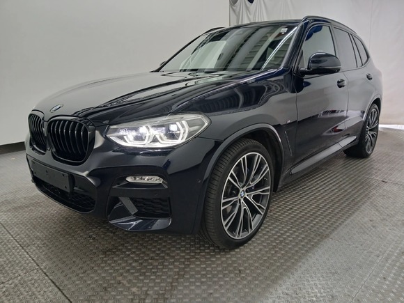 Skats no kreisās puses priekšā