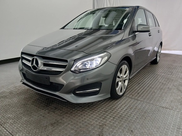 Skats no kreisās puses priekšā