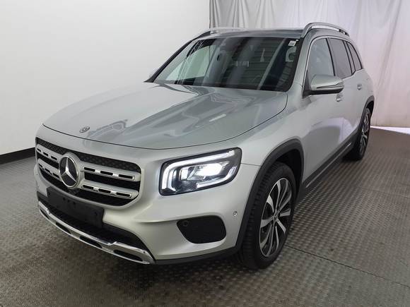 Skats no kreisās puses priekšā