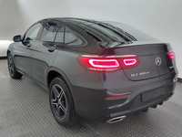 Skats no kreisās puses aizmugurē